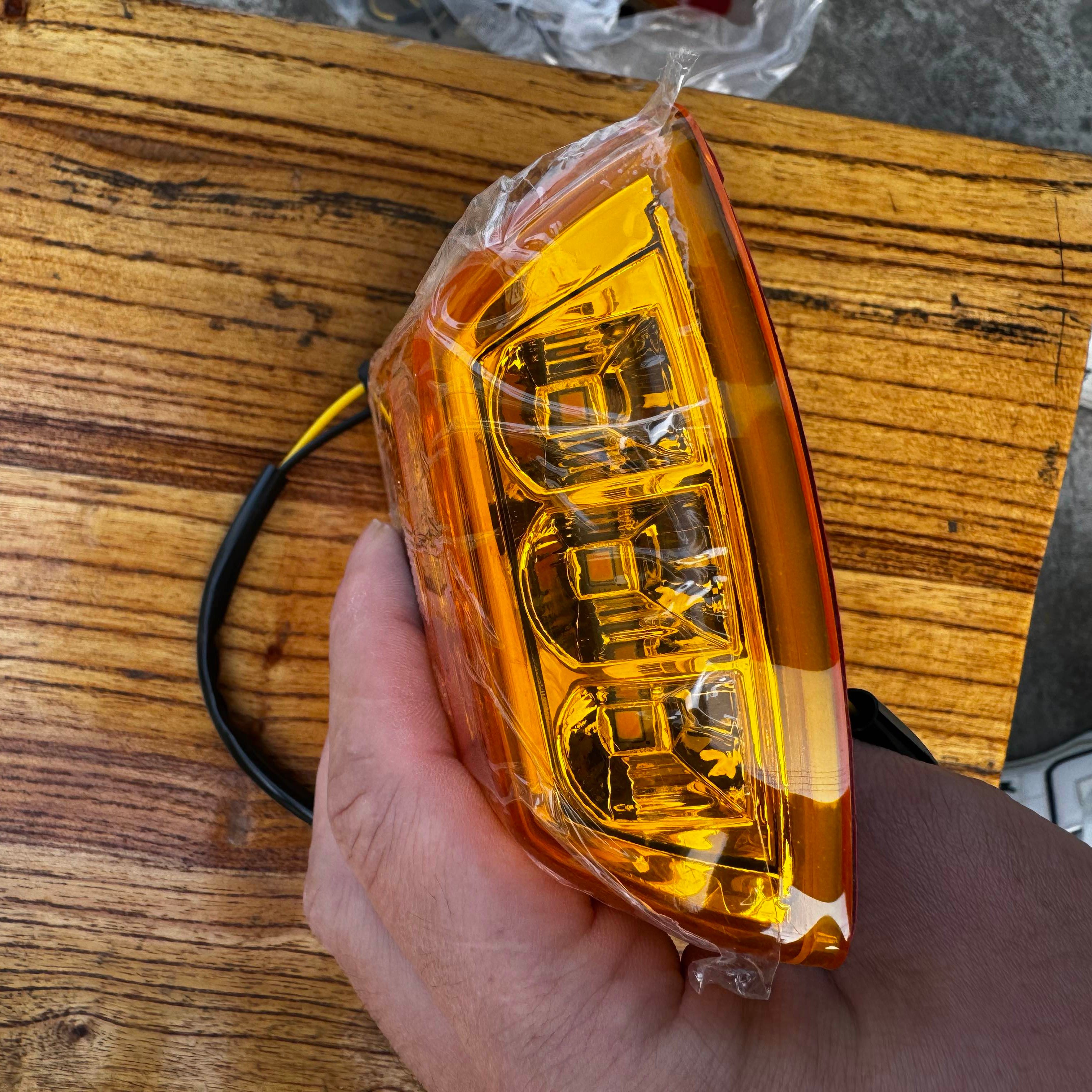 Universal Auto Accessories Bus LED Side Turn Lamp 12V 24V Coach Side Light 14190-3 for Yutong Bus